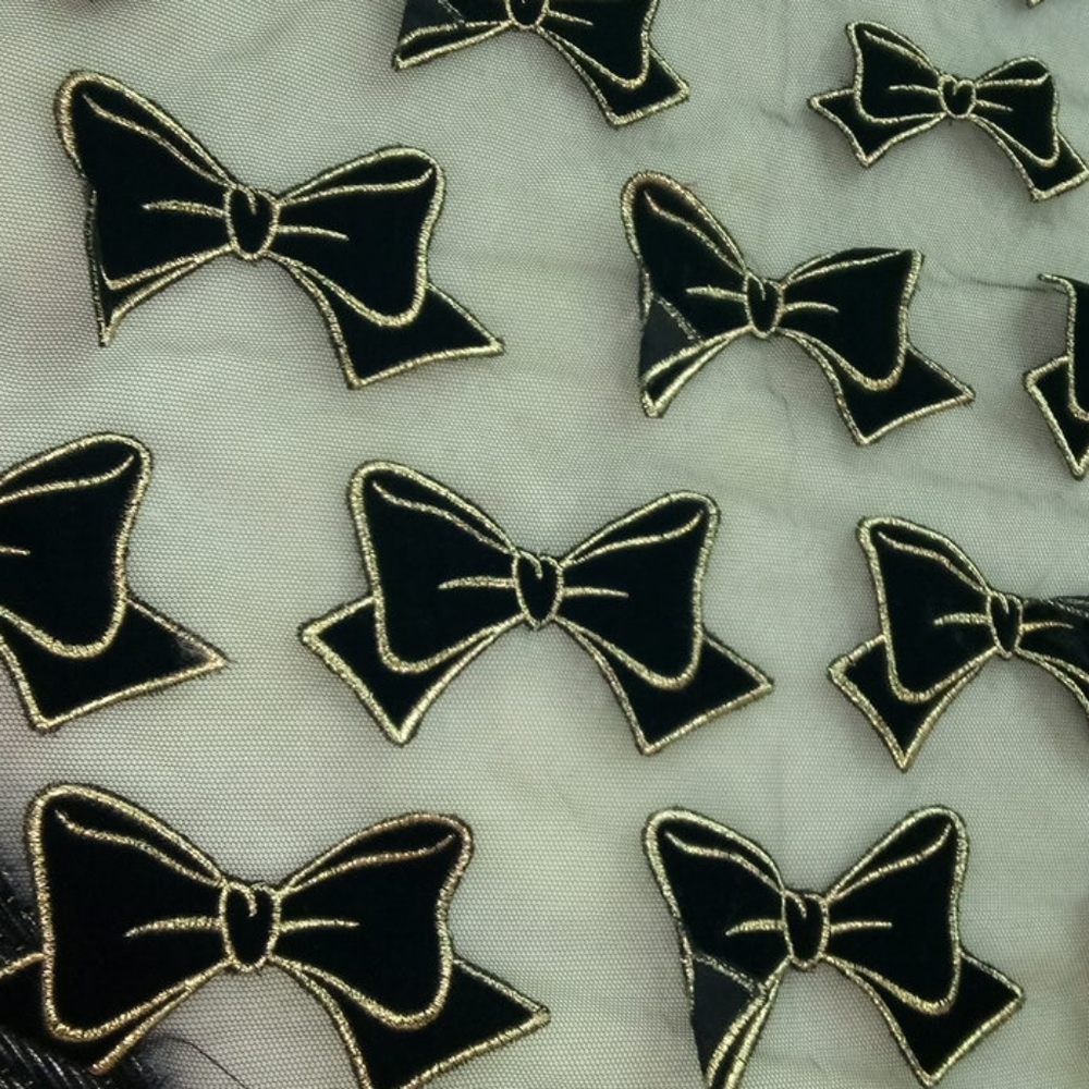 MARC JACOBS Designer Mesh Bow-Tie Fabric From MOOD - Picture 4 of 5